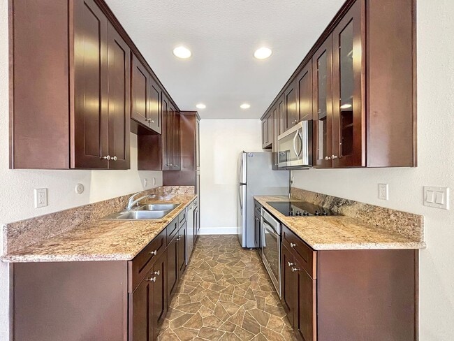 Upgraded 1B/1BA Condo in La Jolla W/ Parki... - Upgraded 1B/1BA Condo in La Jolla W/ Parki... Unit G