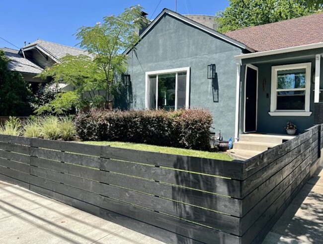 East Sacramento Home | 2 bed 2 bath - East Sacramento Home | 2 bed 2 bath