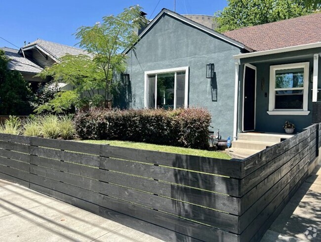 Building Photo - East Sacramento Home | 2 bed 2 bath