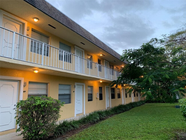 Building Photo - 5168 NE 6th Ave Unit 429