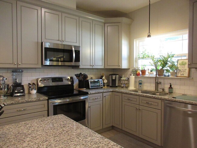 Photo - 3/2 in THE perfect location. Close to everything.