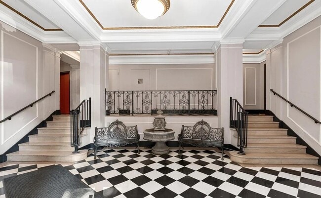 Vestíbulo del edificio - 1615 Kenyon St NW Unidad 32