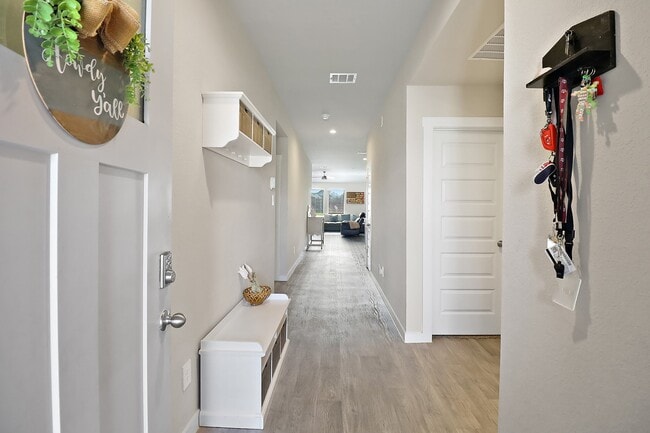 Photo - 127 Walnut Hl Ct