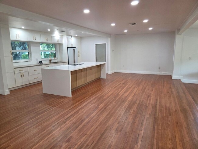 Photo - 13040 N Miami Ave