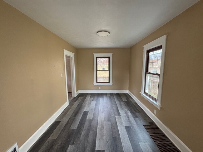 Photo - 3 Bedroom Moline Home with 2 Car Garage