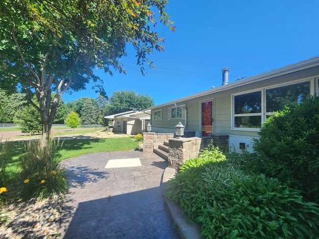 Photo - 805 E 32nd St