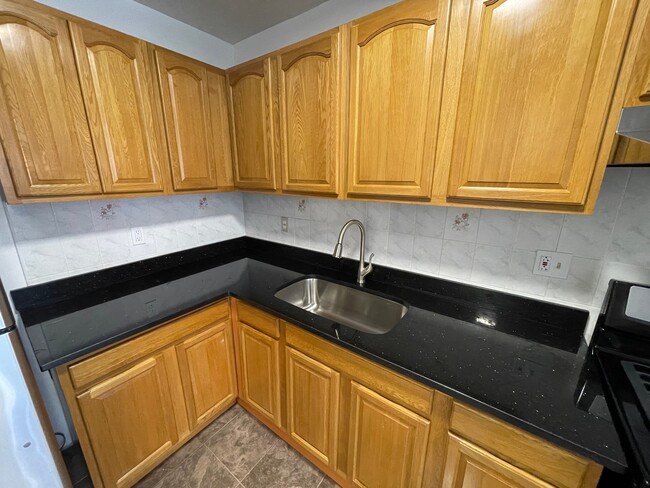 Photo - 558 Hart St Unit 2FL