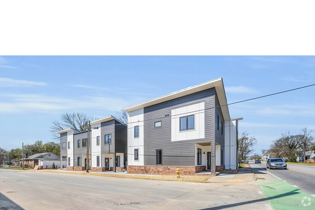 Building Photo - Modern 4-Bed Townhouse in Ridgedale – Minu...