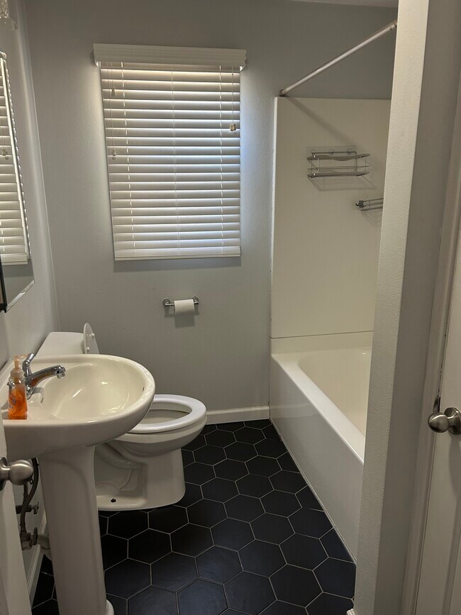 Photo - 237 N 2nd St