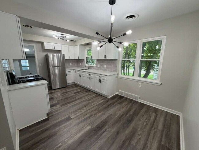 1037 Keystone Dr