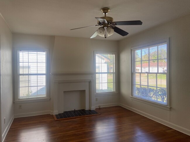 Photo - 147 E Elmwood St Unit 147