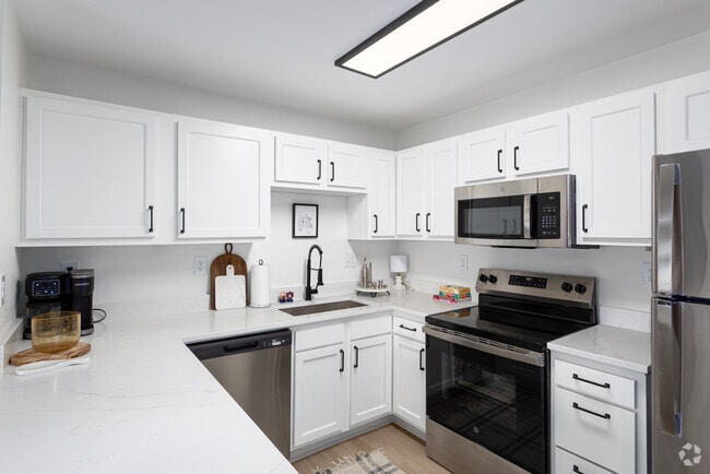 2BR, 2BA - 1,107SF - Kitchen