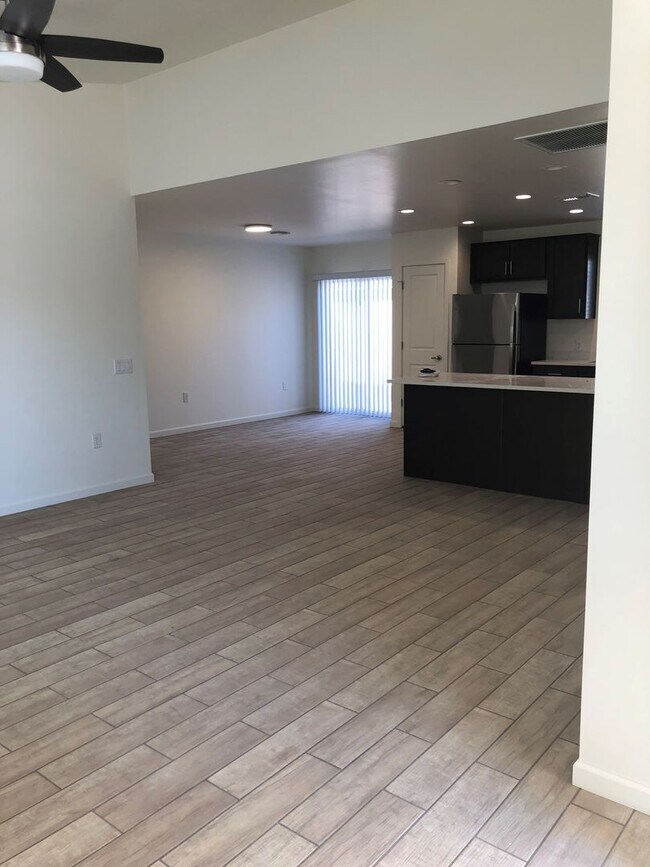 2430 S Clovis Pl
