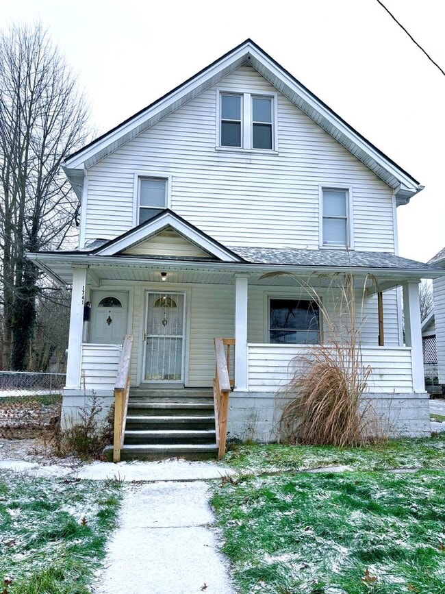Building Photo - Charming 2 Bed 1 Bathroom in Warren Ohio! Unit Upper