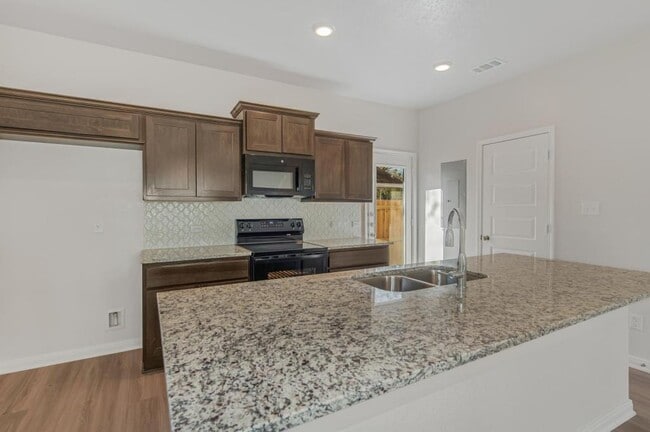 Photo - 601 W 24th St