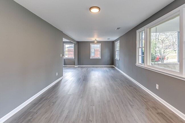 Photo - 4 Bedroom Glencliff Home With Garage