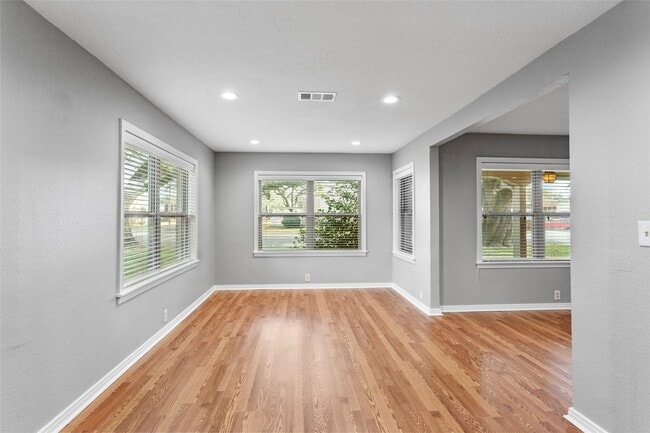 Photo - 302 S Hardie St