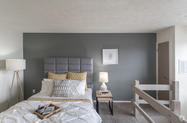 1BR, 1BA - 647 SF