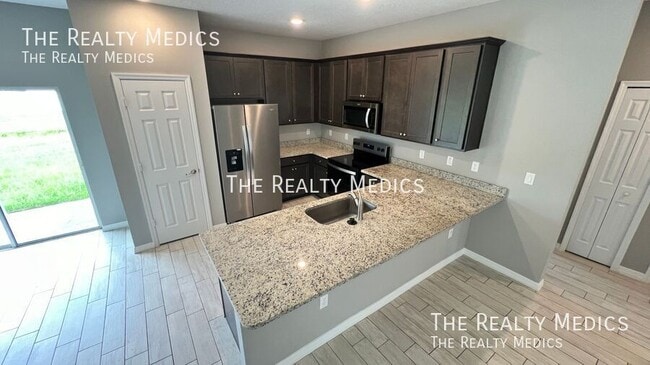 Photo - 2850 Gabrysh Ave SE