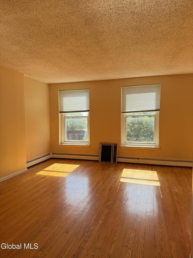 Photo - 8 Hall Pl Unit 2