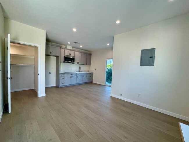 Photo - 147 E 59th St Unit 147