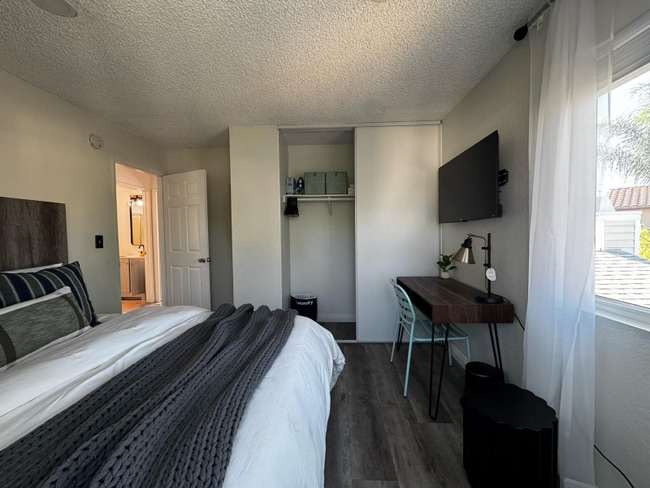 Photo - 20058 Lorne St