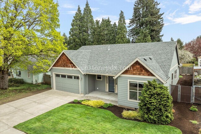 Photo - Spacious 3-bedroom Home in Downtown Canby