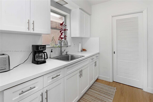 Photo - 326 Van Buren St