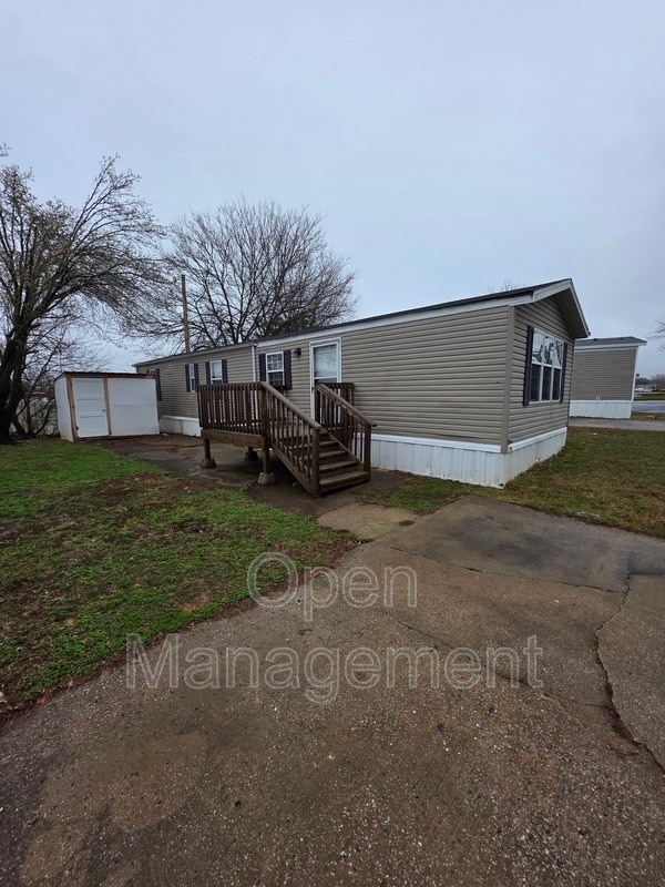 Photo - 16 English Village Park