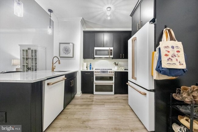 Building Photo - 200 W Elm St Unit 1428