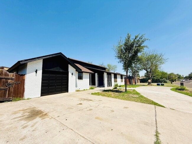 Photo - 907 Sandy Ln