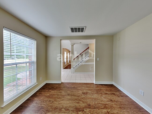 Photo - 1501 Williamsburg Ln