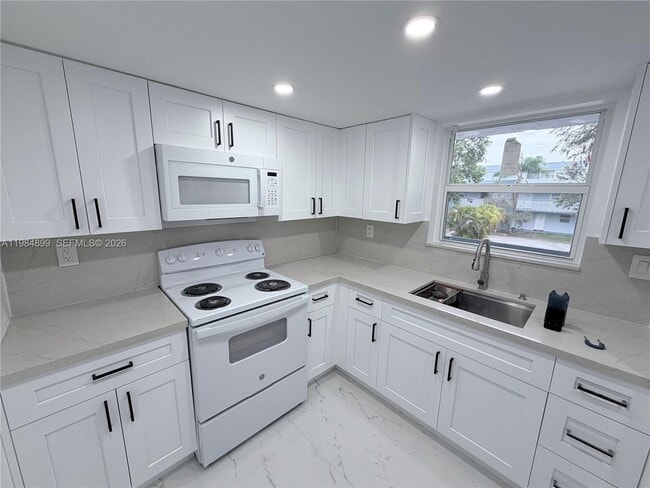 Building Photo - 9365 Fontainebleau Blvd Unit E218