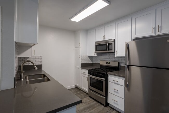 Photo - 7057 Lanewood Ave