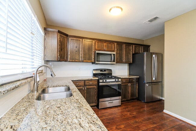 Photo - 1524 Chapman St