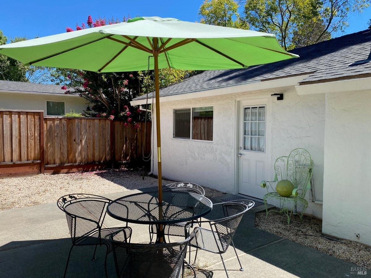 Photo - 1644 Hillview Pl