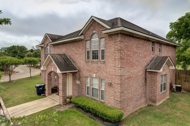 Photo - AUGUST PRE-LEASE!  Beautiful 3 Bed, 3.5 Ba...