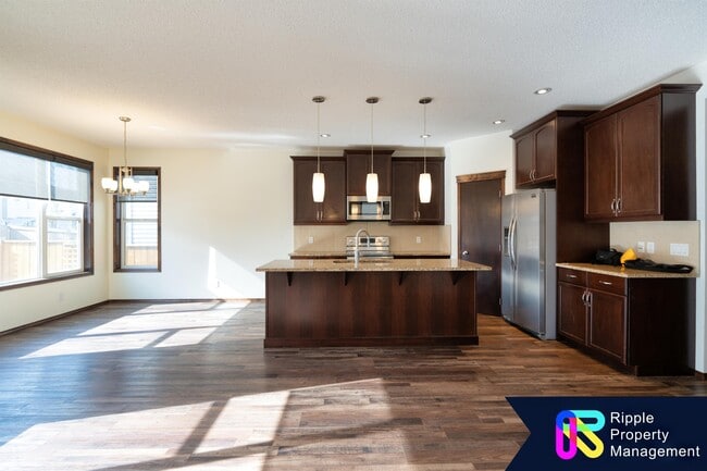 Photo - 688 Panora Way NW