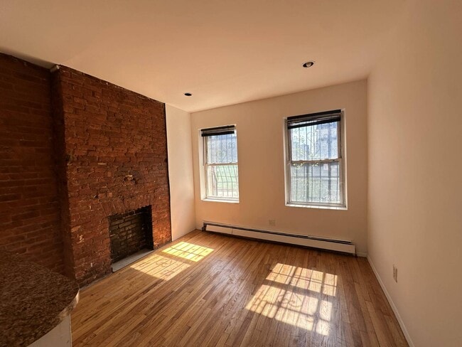 Building Photo - 318 Bond St Rental
