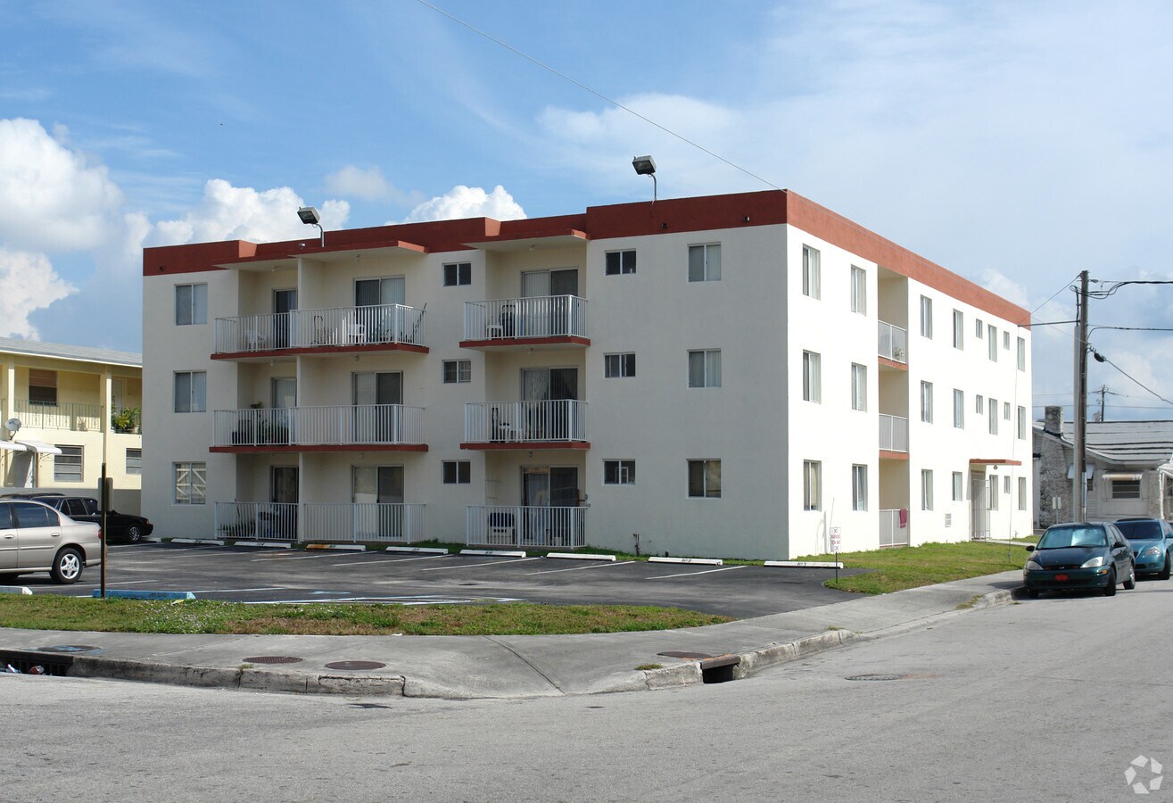 Alcazar Apartments - Alcazar Apartments