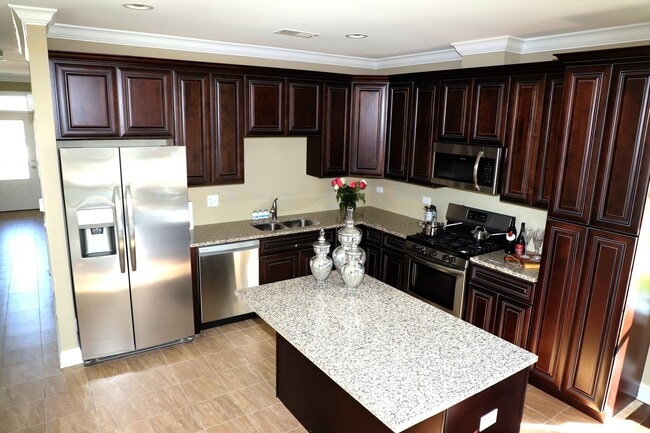 Photo - 757 Verandah Dr