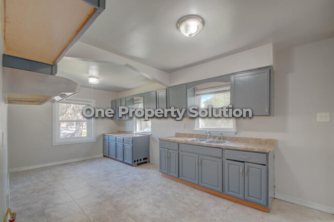 Photo - 532 Ralston St