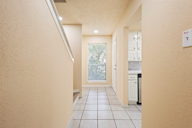 Photo - 5921 Arncliffe Dr Unit 5921