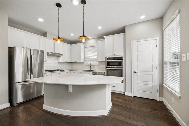 8922 Hollister Commons Ln