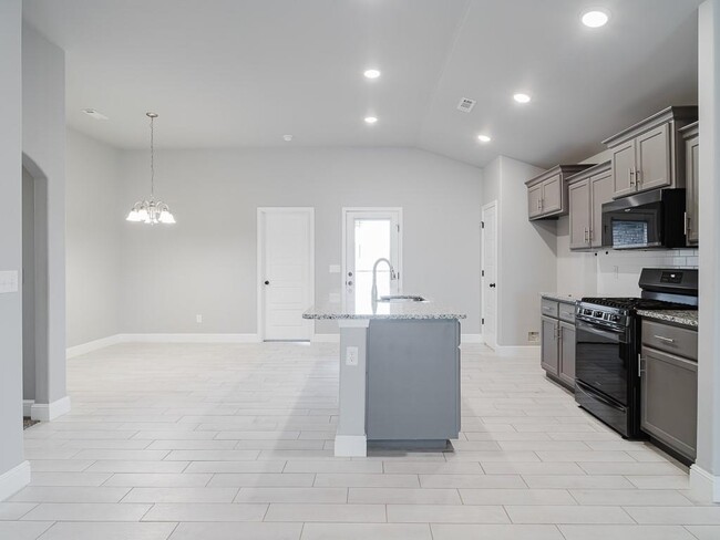 Photo - 6100 NW Silas St