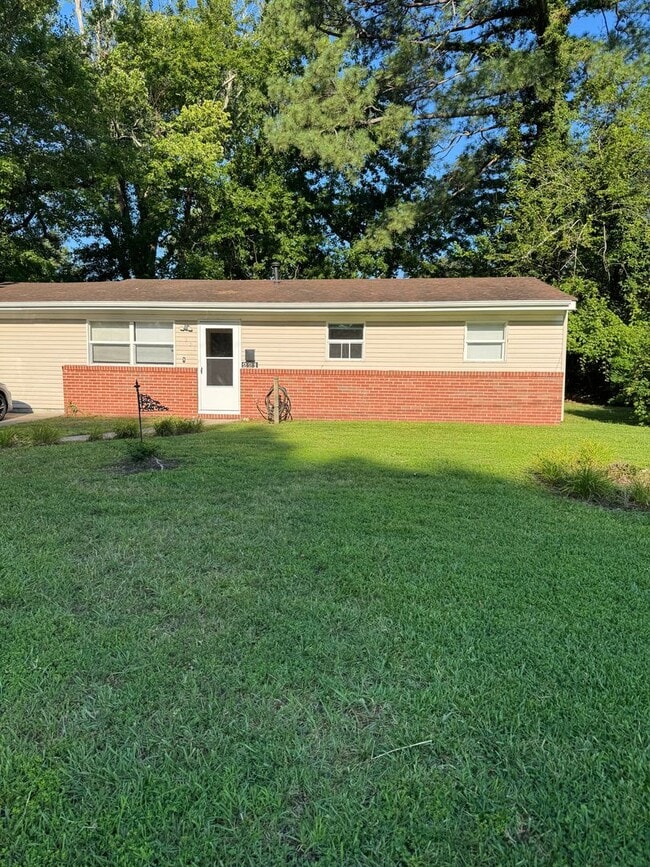 Building Photo - 221 Remus Ln