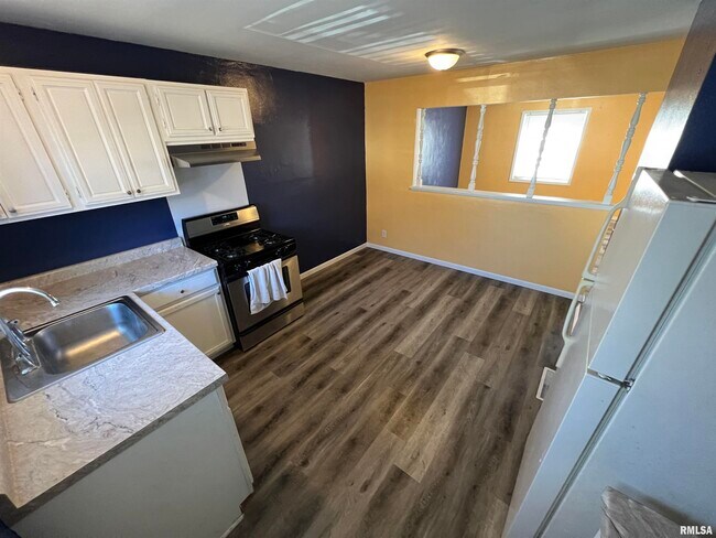 Photo - 415 St Julian St