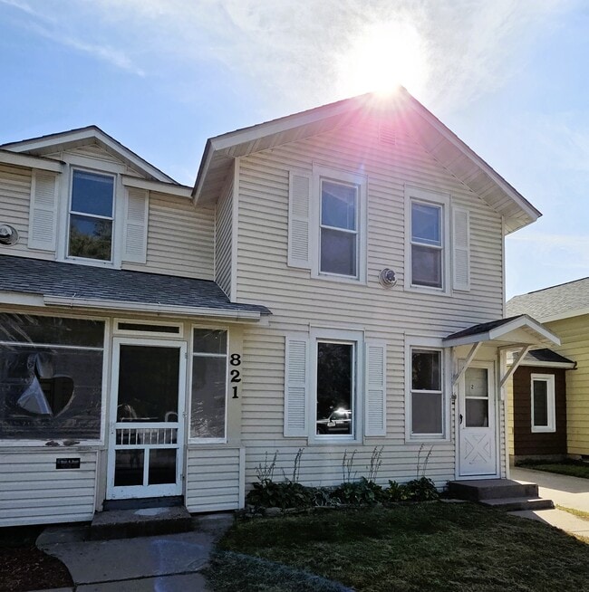 Photo - 821 W 5th St Unit 1