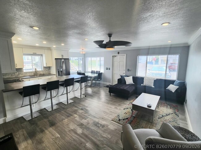 Building Photo - 3000 Lake Osborne Dr Unit 111