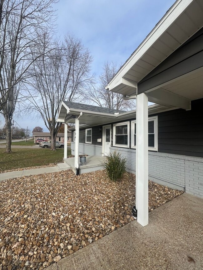 Photo - 804 N Oak St